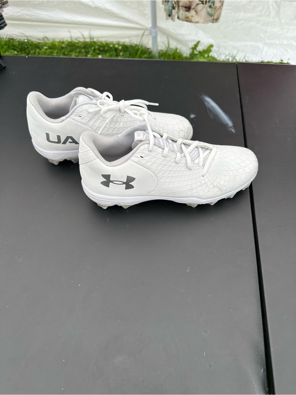 Under Armour White softball Cleats - women’s Athletic Turf Shoes